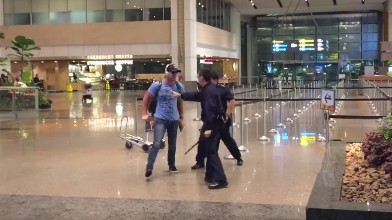 Drunken Aussie faces caning after expletive-laden scuffle with Singapore police at airport (VIDEO)