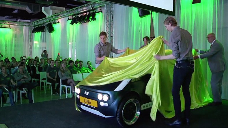 Pedal to the flax: Dutch students present first biodegradable car (VIDEO)