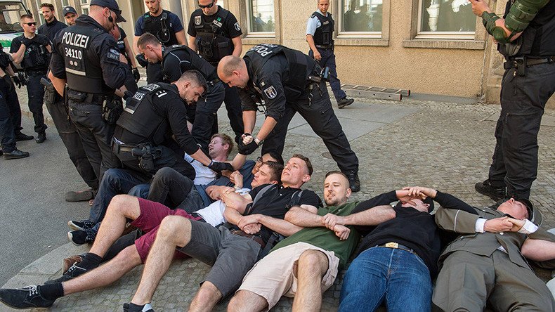 Right-wing protesters try to 'raid' German Justice Ministry over hate speech bill 