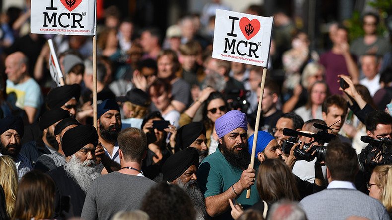 Manchester vigil: Memorial held for victims of concert suicide bombing (VIDEO)