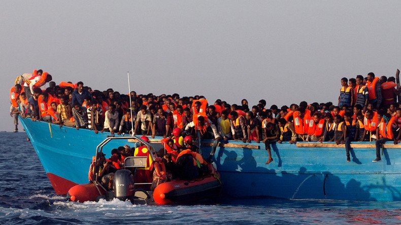 10,000 migrants rescued, dozens drown trying to reach Italy from Libya this week