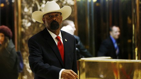 Ex-Sheriff Clarke plans to ‘make media bleed’ with a ‘bitch slap’ after reports of FBI warrant