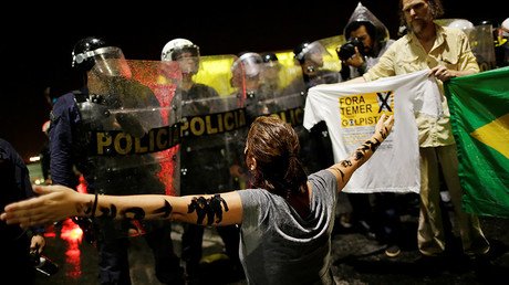 Impeachment protests: Clashes in Brazil, hundreds descend on President Temer’s HQ (VIDEOS)