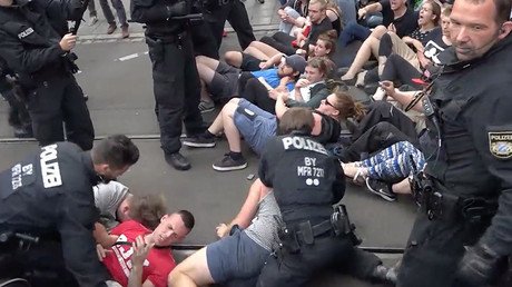 German students clash with police over deportation of Afghan refugee (VIDEO) 