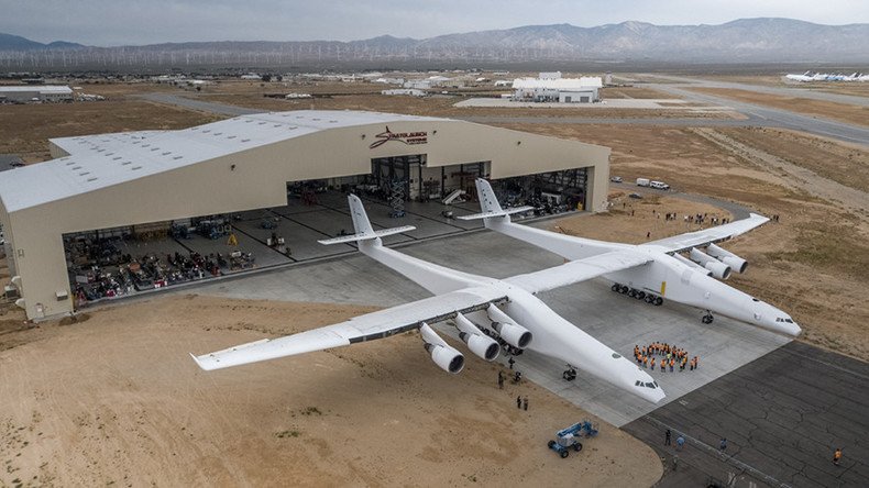 World's largest airplane rolls out of hanger for first time (VIDEO, PHOTOS)