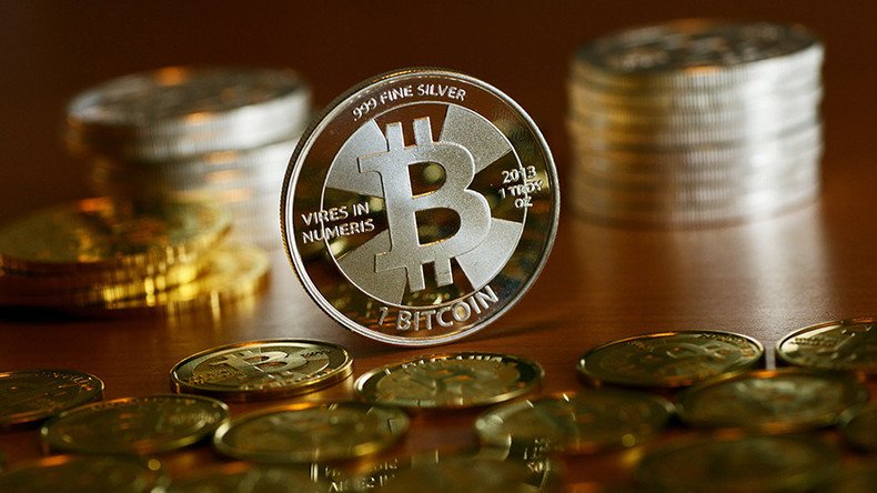 Bitcoin smashes $2,900 barrier to hit record high