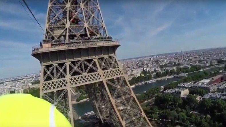Zip wire 2.0: Human 'tennis balls' flung from Eiffel Tower at 90kph (VIDEOS)