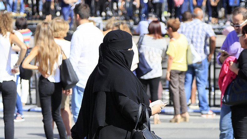 ‘Enlightenment values’: Austria enacts anti-burqa & compulsory integration law