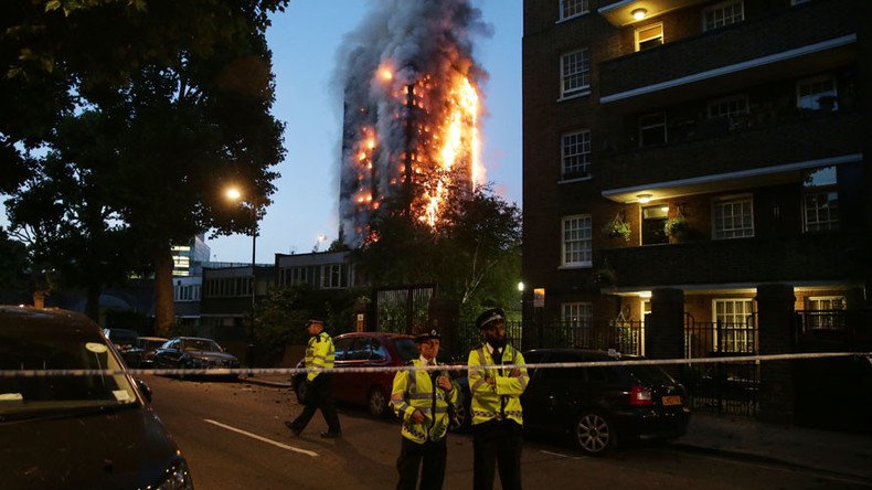 Dramatic images show devastating London tower block blaze (PHOTOS)
