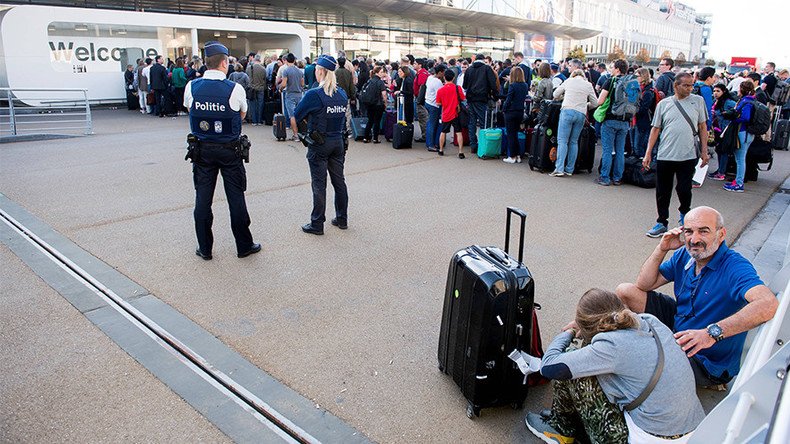 Power failure paralyzes Brussels intl airport, causing crowds & delays (PHOTOS)