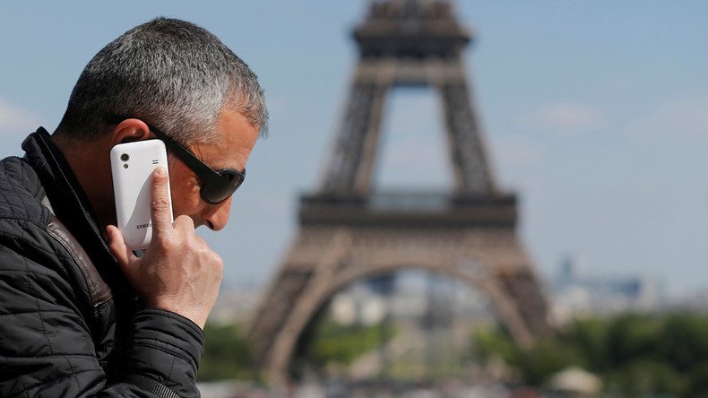 EU drops cellphone roaming charges 