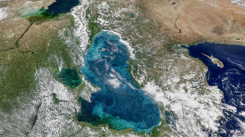 Plankton ‘explosion’ turns the Bosphorus Strait stunning turquoise (PHOTOS)