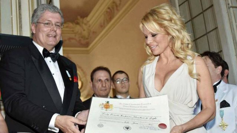 Police unmask ‘fake prince fraudster’ who fooled rich, famous & Pamela Anderson