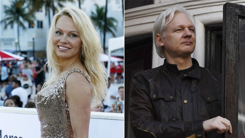 Pamela Anderson pens love letter to ‘sexy’ Assange, asks for audience with Macron