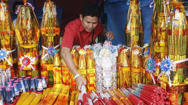 Philippines bans private use of firecrackers to avoid deaths & injuries