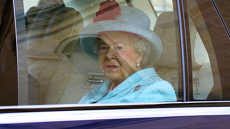 Queen reported to police for failing to wear a seatbelt