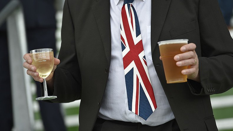 ‘Britain at its best’: Royal Ascot descends into shirtless drunken brawl (VIDEOS)