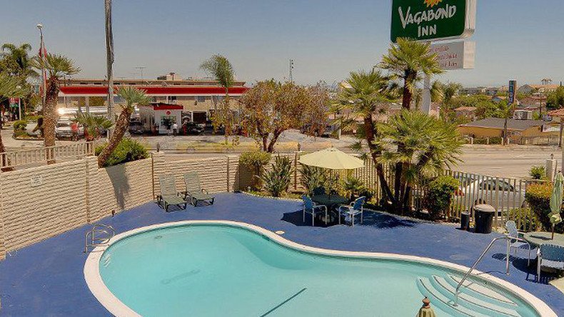 8 injured as SUV crashes into LA motel swimming pool