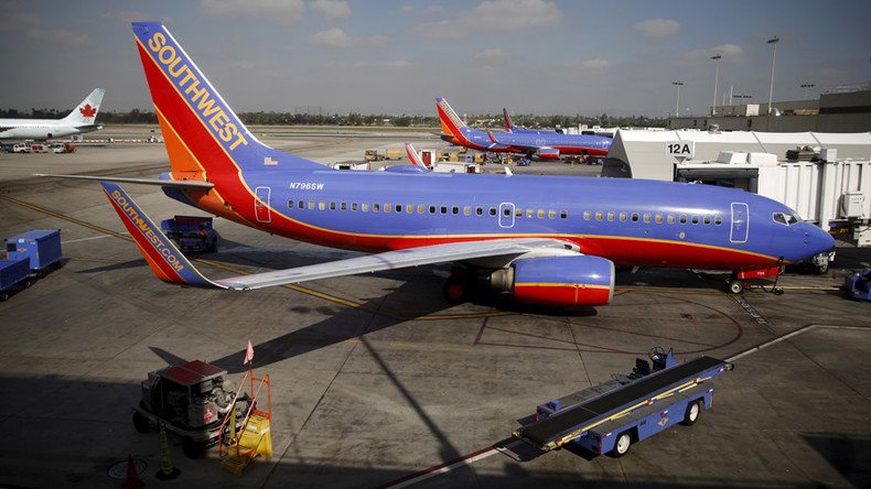 Police remove passenger from plane for trying to open emergency door mid-flight (VIDEOS)