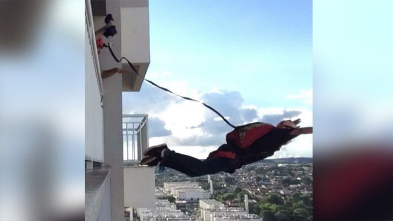 Daredevil earns online fame with jaw-dropping jumps from Brazil high-rise (VIDEO) 