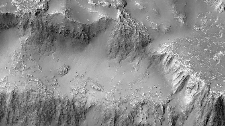 Martian ‘Niagara Falls’ shows evidence of dormant, ancient lava flows on Red Planet (PHOTO)
