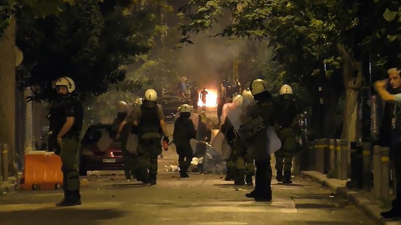 Molotov cocktails vs tear gas: Athens police clash with protesters (VIDEO)