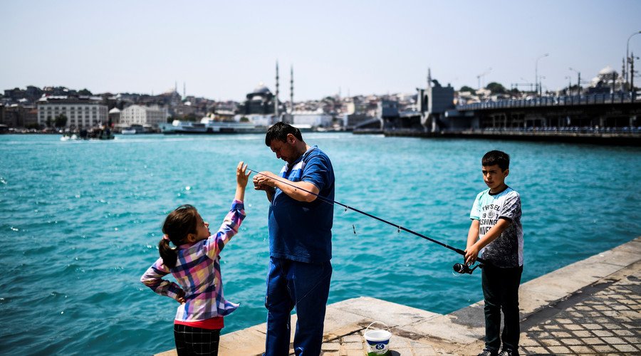 Plankton ‘explosion’ Turns The Bosphorus Strait Stunning Turquoise Photos — Rt Viral