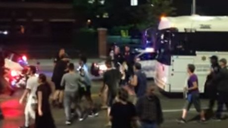 Protesters block US deportation buses carrying Iraqi Christians (VIDEOS) 