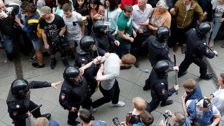 Dozens detained in Moscow as protesters show up at unauthorized location (VIDEOS, PHOTOS)