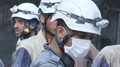 White Helmets member caught on camera disposing of Syrian soldiers’ mutilated bodies (GRAPHIC VIDEO)