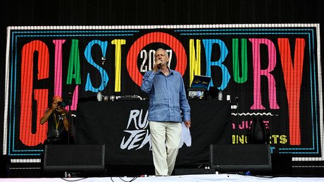 ‘Another world is possible’: Corbyn headlines Glastonbury stage with message of unity (VIDEO)