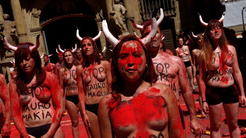 Topless protesters demand end to Pamplona bull-running festival (VIDEO)