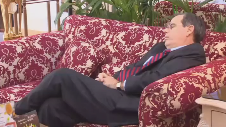Bored now: US diplomat caught napping between Syria peace talks (VIDEO)