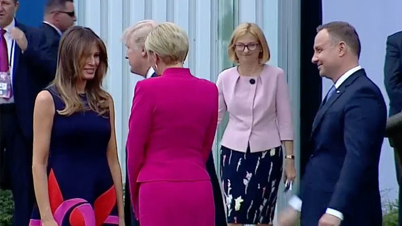 Ladies first: Polish first lady ‘snubs’ Trump handshake for Melania (VIDEO & POLL)
