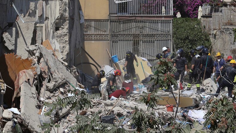 Residential building collapses near Naples, several feared trapped (PHOTOS)