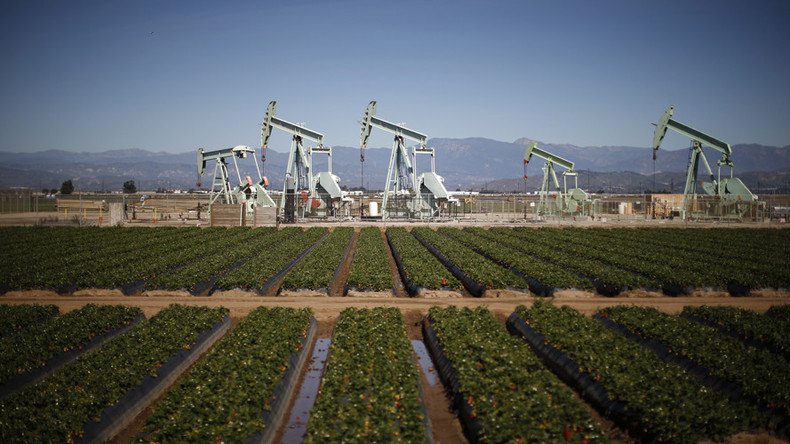 Oil prices plunge nearly 3% as glut persists