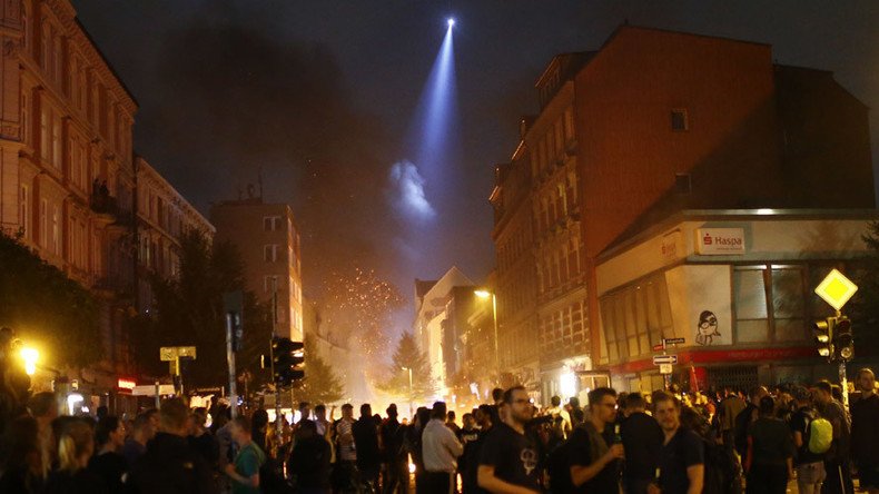 Molotov cocktails & iron bars: G20 protests rage on in Hamburg, 200+ police injured 
