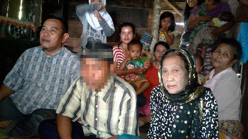 Indonesian teen ‘threatens suicide’ in order to wed 71yr-old partner 