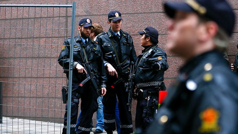 Norway shooting: 4 injured as gunman opens fire at Oslo nightclub