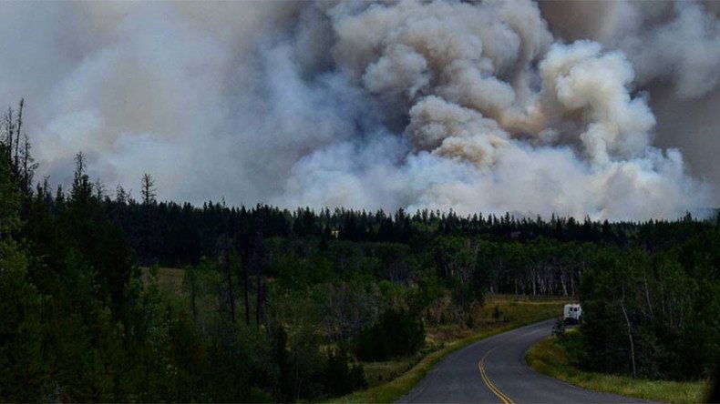 Dramatic escape from terrifying British Columbia wildfires caught on camera (VIDEO, PHOTOS)