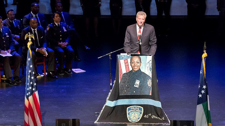 Mayor’s office denies NYPD officers turned their backs on de Blasio at police funeral