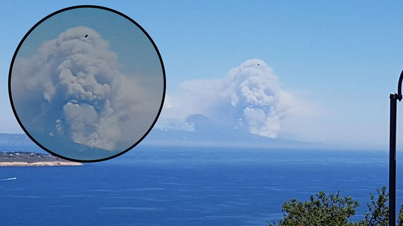 Menacing skull cloud rises above Vesuvius in apocalyptic scene (PHOTO & POLL)