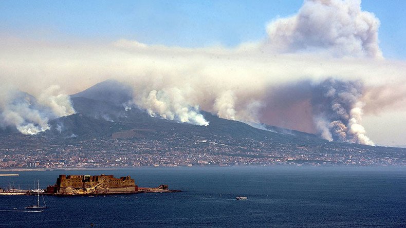 Mafia accused of setting Mount Vesuvius on fire
