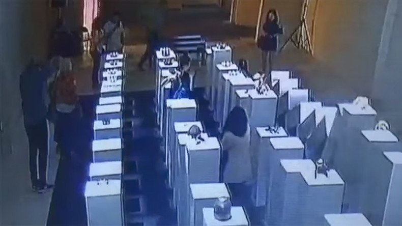 $200,000 selfie: Domino disaster sees woman demolish art installation (VIDEO, PHOTOS)