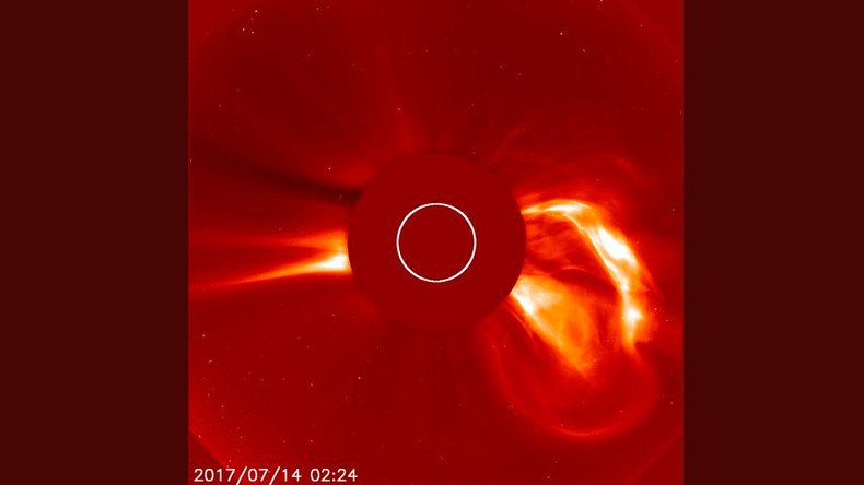 Stargazers on standby: Solar flare set to strike Earth (VIDEOS)
