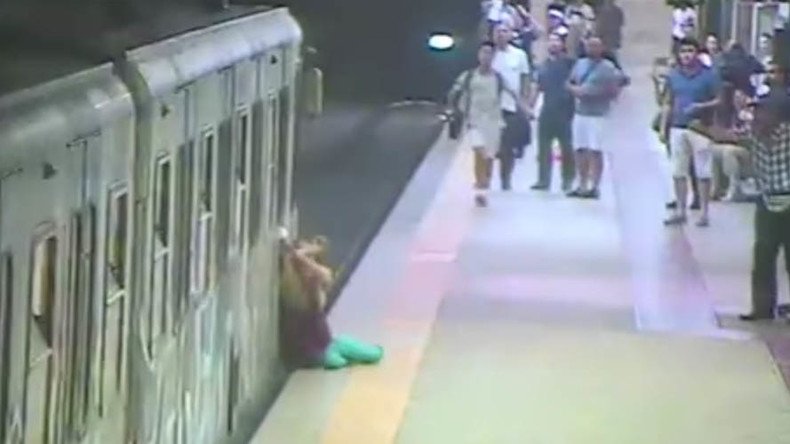 Spine-chilling moment woman caught in metro door & dragged through subway (VIDEO)