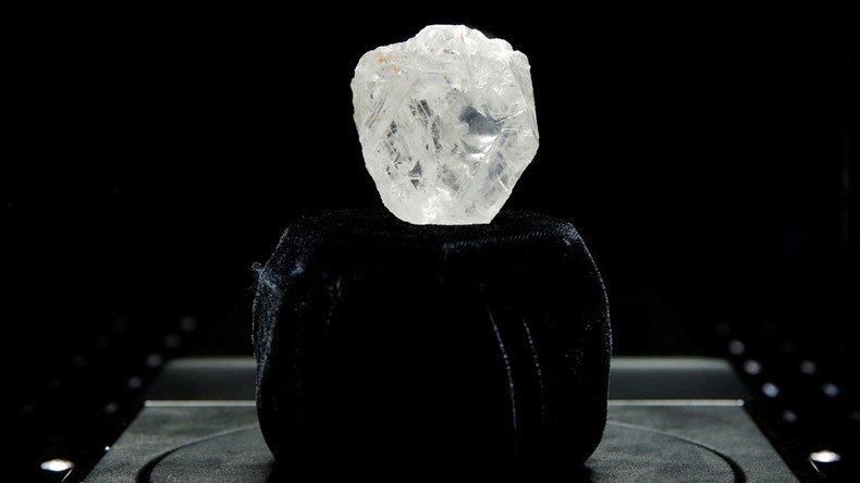 Too big to sell: Mining firm may cut tennis ball-sized diamond to attract buyer (PHOTOS)
