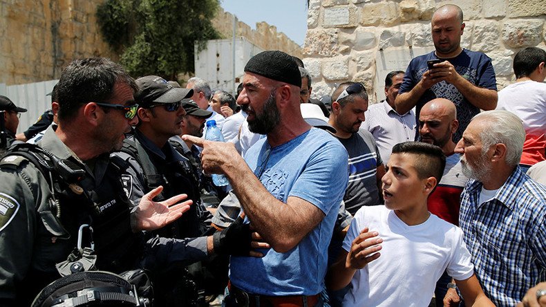 Israeli police fires rubber bullets to disperse Temple Mount protestors, 3 injured