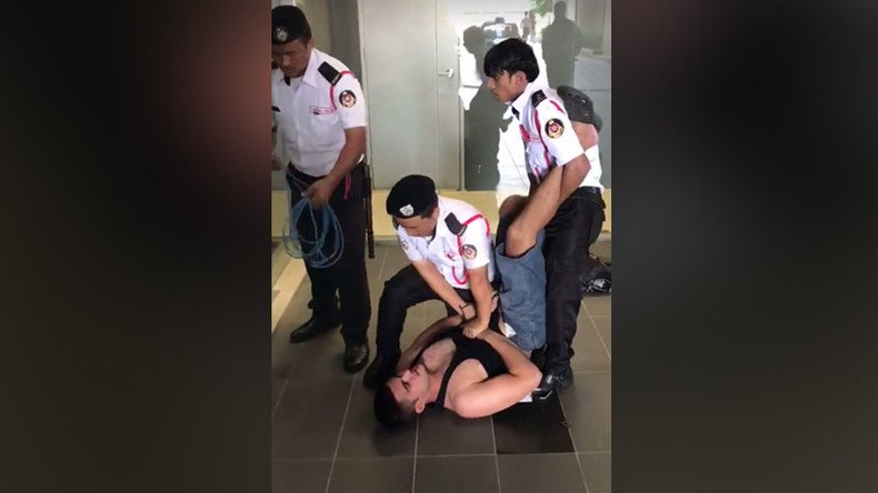 Wannabe MMA brawler taken down by security at Malaysia apartment block (VIDEO)