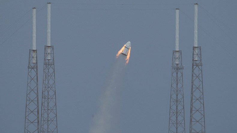 SpaceX abandons propulsive landing plans for Red Dragon mission to Mars